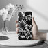 Coque de Tel Samsung Galaxy A34 5G motif Aesthetic noir et Blanc Fleurs Sauvages Noires