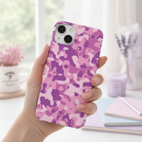 Protection au style armée girly pour iPhone 15, le motif camouflage rose séduira toutes ces dames