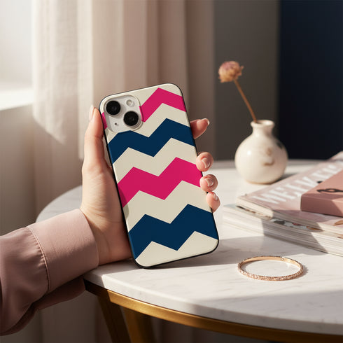 Protection Engie Transition pour iPhone 15 ses motifs Chevrons rose vous séduiront, en gel de silicone