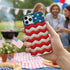 Protéger son smartphone iPhone 15 avec ce drapeau USA style Veolia impact, en silicone doux