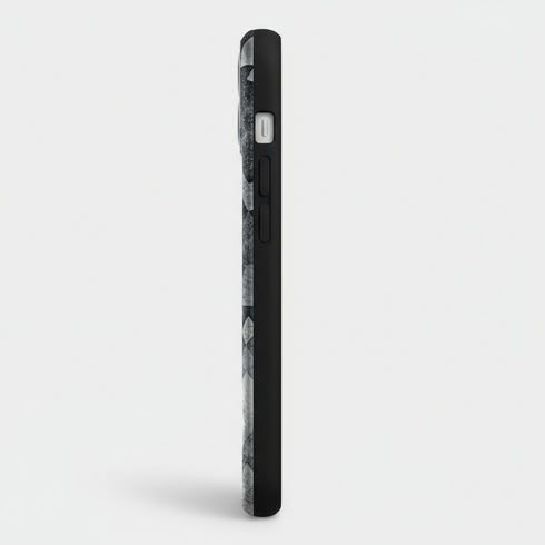 Zig Zag Black personnalisé sur une coque en silicone pour iPhone 15 antichocs