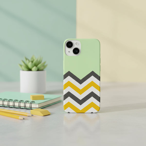 Coque iPhone 15 originale Zig Zag Menthe, permet de conserver le smartphone comme neuf dans une protection de silicone souple