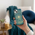Housse Coque robuste pour iPhone 15 personnalisée avec illustration anti-stress sur fond bleu vert aesthetic