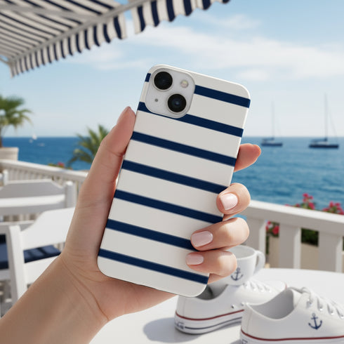 housse de téléphone apple iPhone 15 style mariniere, pour vos sorties au bord de l'ocean