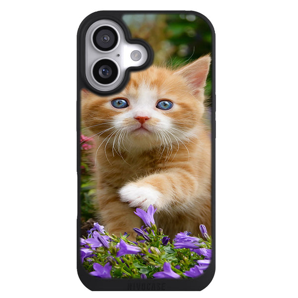 Coque iPhone 17 Animaux Cute Ginger Kitten In a Flowery Garden Lovely and enchanting cat - MaCoquePerso