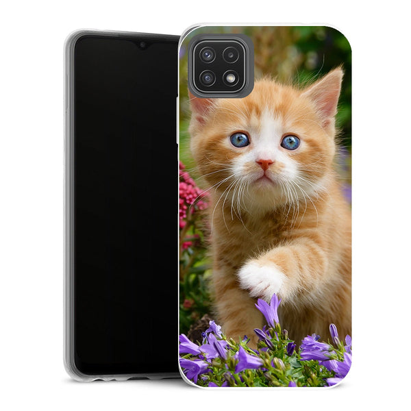 Coque Samsung Galaxy A22 5G Animaux Cute Ginger Kitten In a Flowery Garden Lovely and enchanting cat - MaCoquePerso