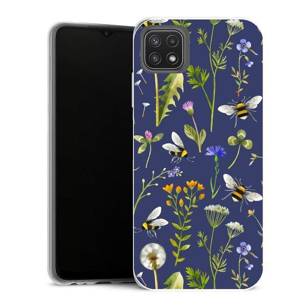 Coque Samsung Galaxy A22 5G Fleurs Abeilles et fleurs sauvages sur bleu foncé - MaCoquePerso